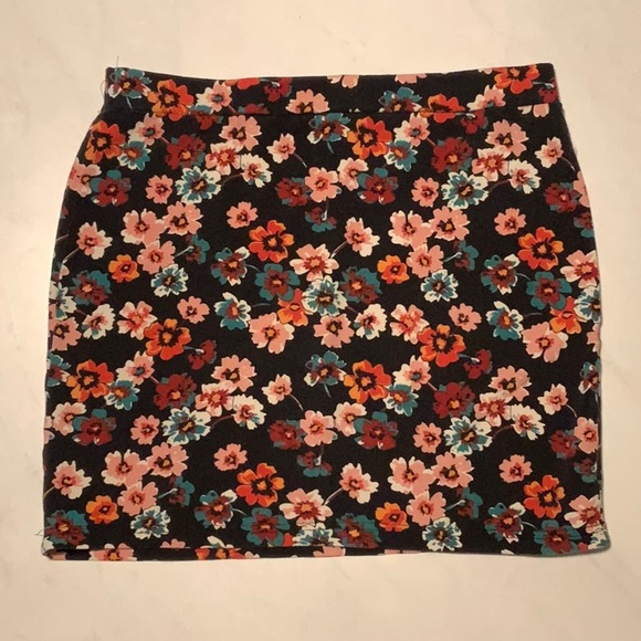 H&M retro floral mini skirt - Picture 2 of 5